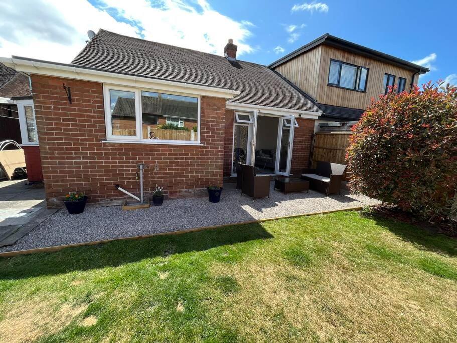 Idyllic Bungalow, Ideal Location In West Lancashire Burscough Екстер'єр фото